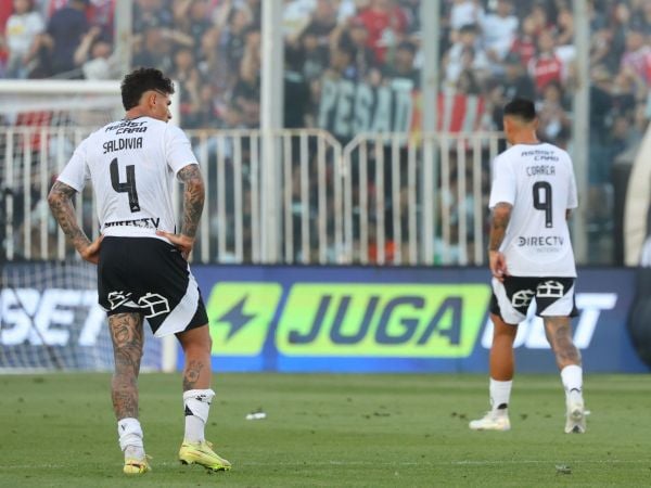 Los hinchas de Colo Colo apuntaron contra Javier Correa