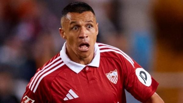 Alexis Sánchez fue suplente en empate de Sevilla ante Valencia