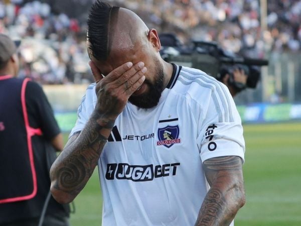 Arturo Vidal llamó la atención de los fanáticos de Colo Colo ante Audax Italiano.