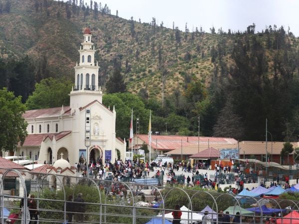 Mujer fallece en Santuario de Lo Vásquez