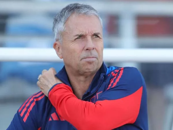 Gustavo Álvarez dirigiendo a la Universidad de Chile