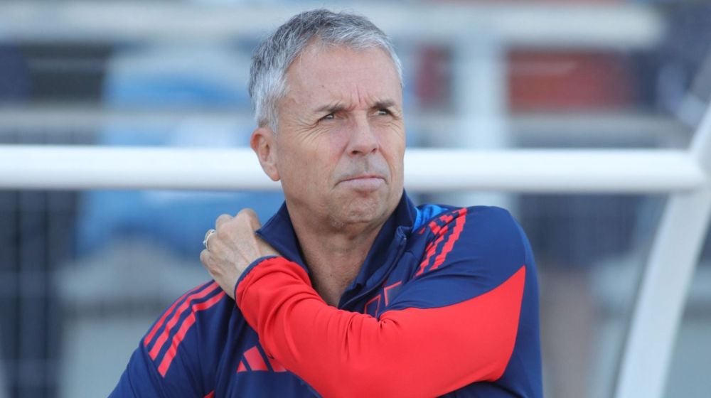 Gustavo Álvarez dirigiendo a la Universidad de Chile