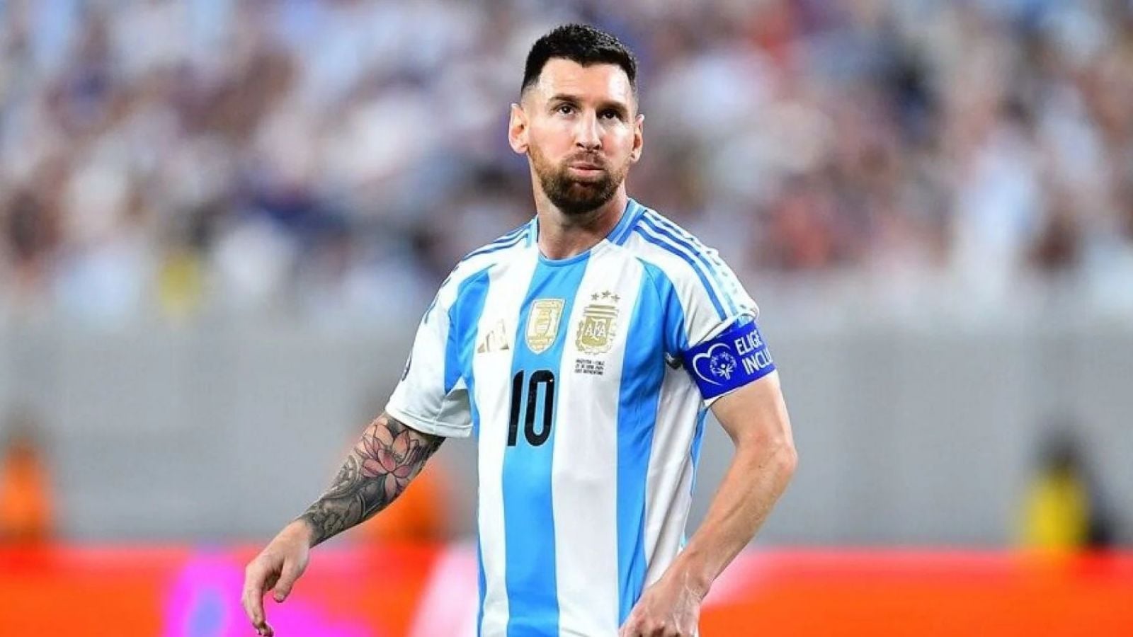 Lionel Messi levantando la Copa del Mundo en Qatar 2022