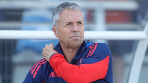 Gustavo Álvarez dirigiendo a la Universidad de Chile