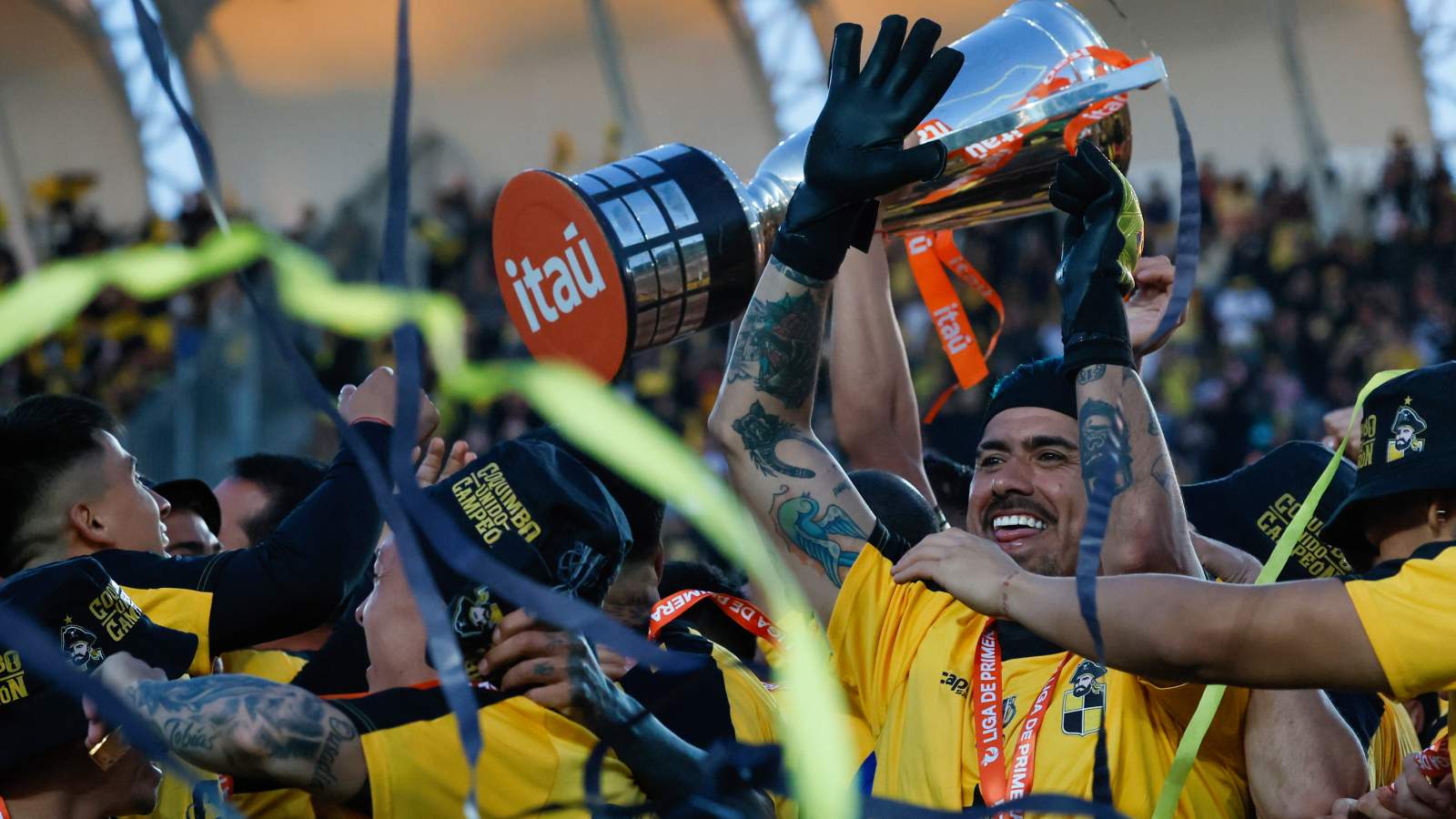 Plantel de Coquimbo Unido celebrando su primer título nacional