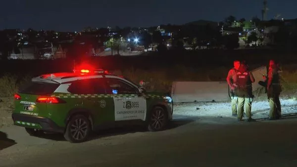 Carabineros en el sitio eriazo donde estaba el cuerpo sin vida.