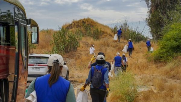 Realizan jornada ambiental en el río Mapocho