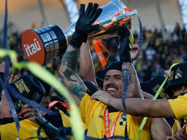 Plantel de Coquimbo Unido celebrando su primer título nacional