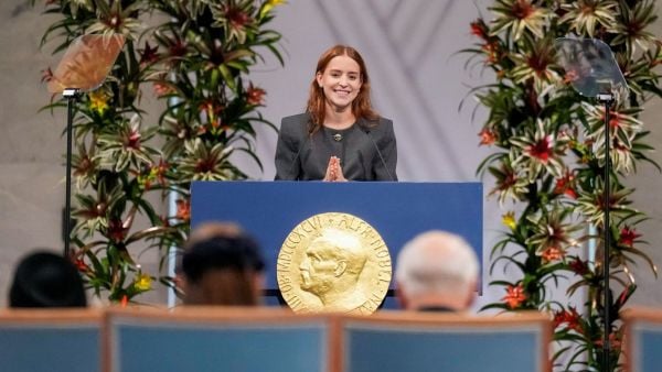 Hija de María Corina Machado recibe el Nobel de la Paz por su madre