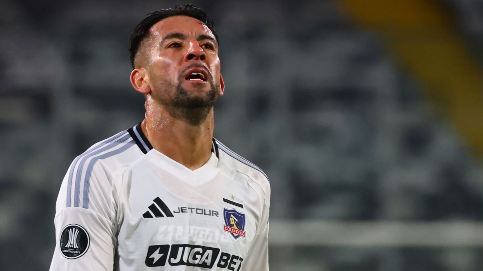 Mauricio Isla fue uno de los jugadores desvinculados tras el fracaso de Colo Colo