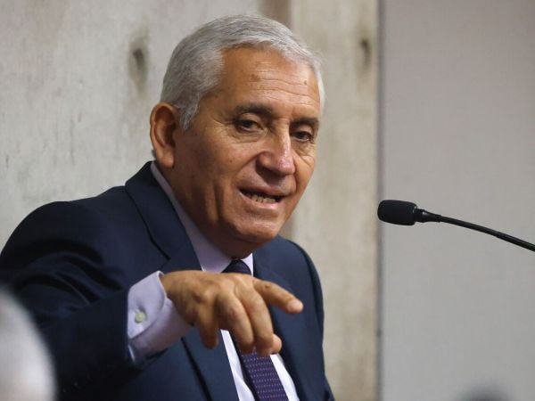 Héctor Espinosa sigue en prisión preventiva