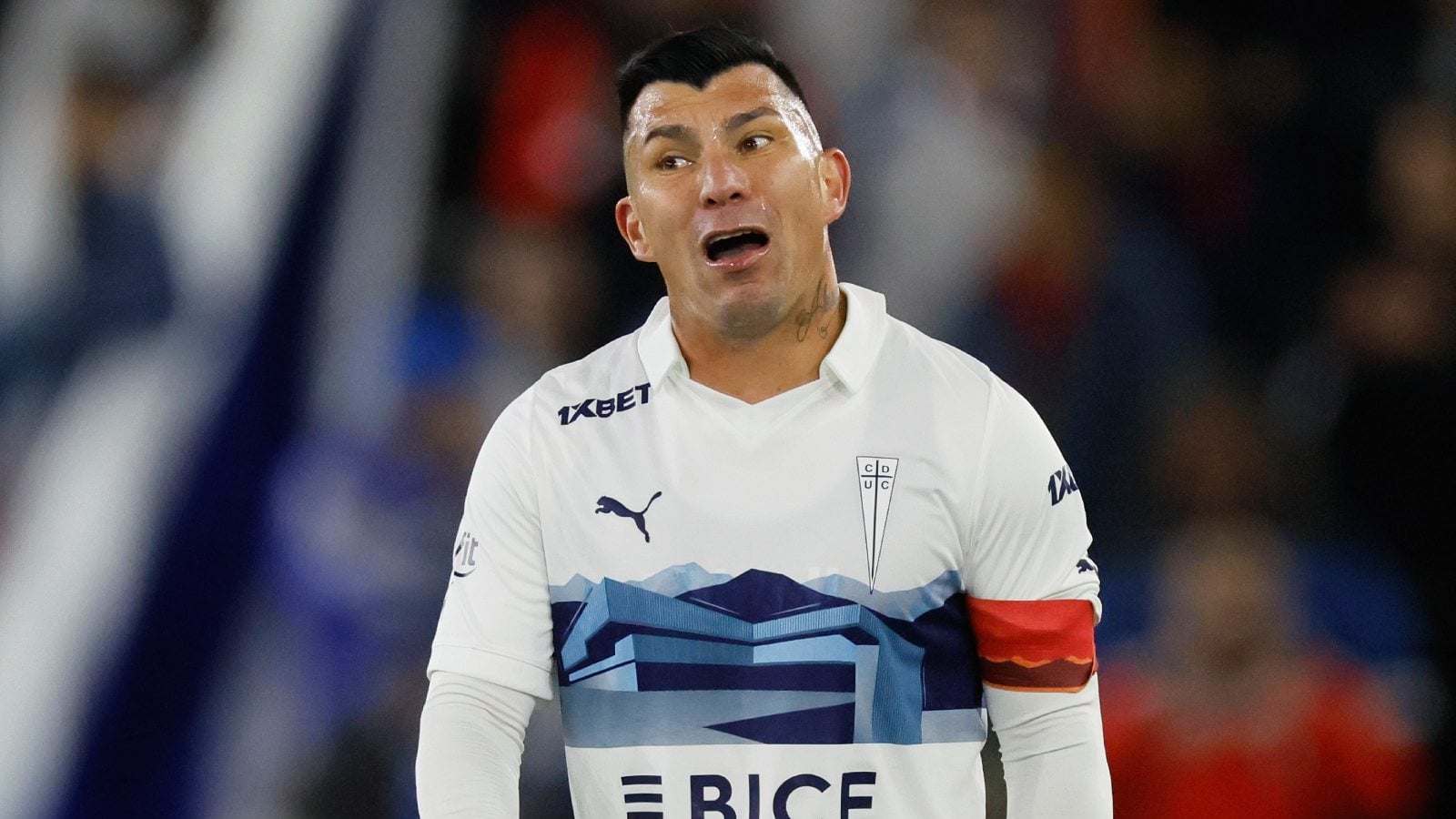 Gary Medel jugando por la Universidad Católica