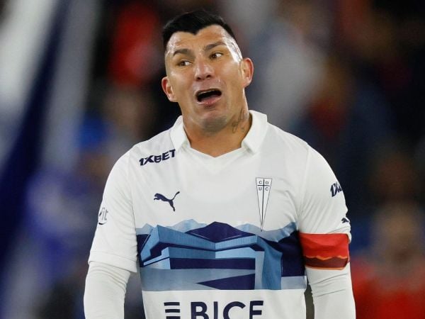 Gary Medel jugando por la Universidad Católica