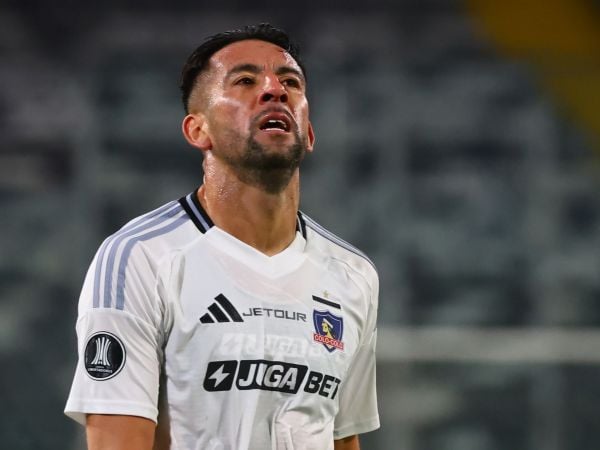 Mauricio Isla fue uno de los jugadores desvinculados tras el fracaso de Colo Colo