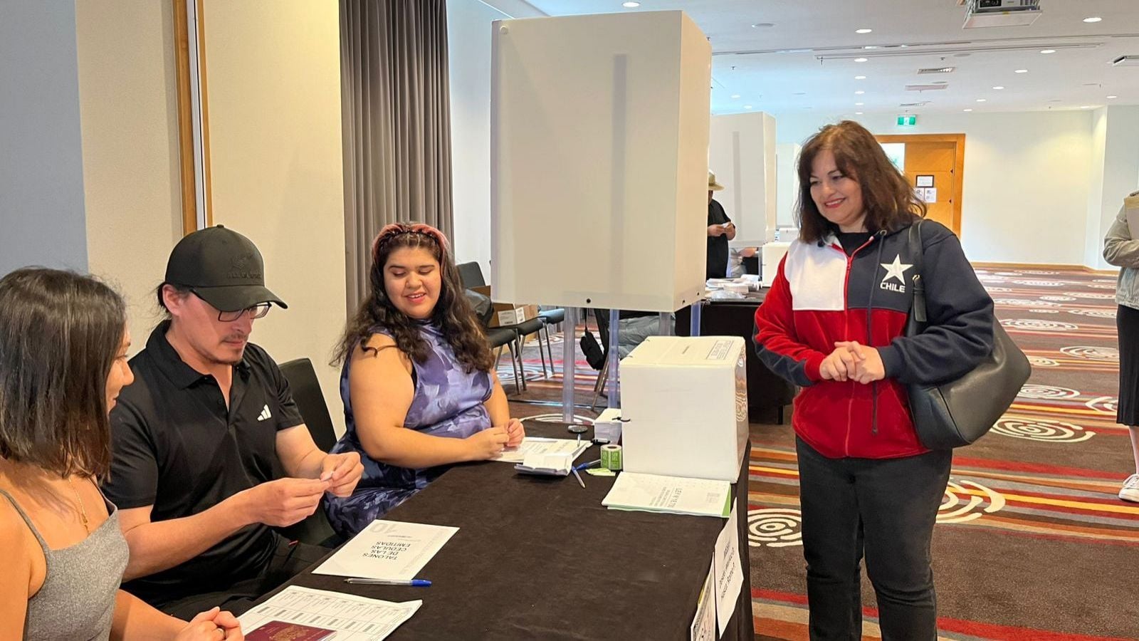 Primera chilena en votar