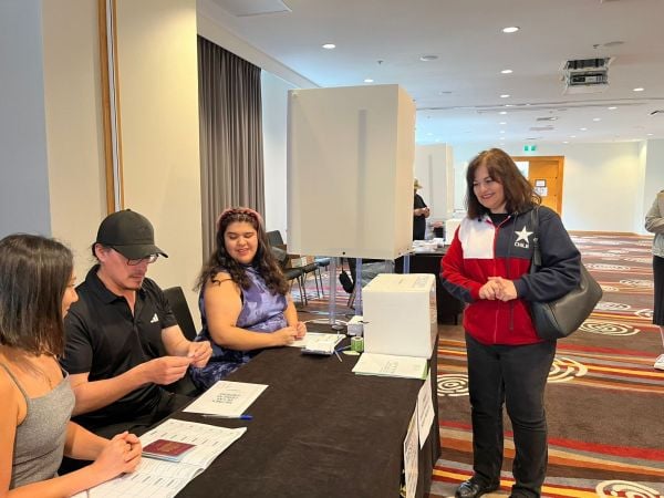 Primera chilena en votar