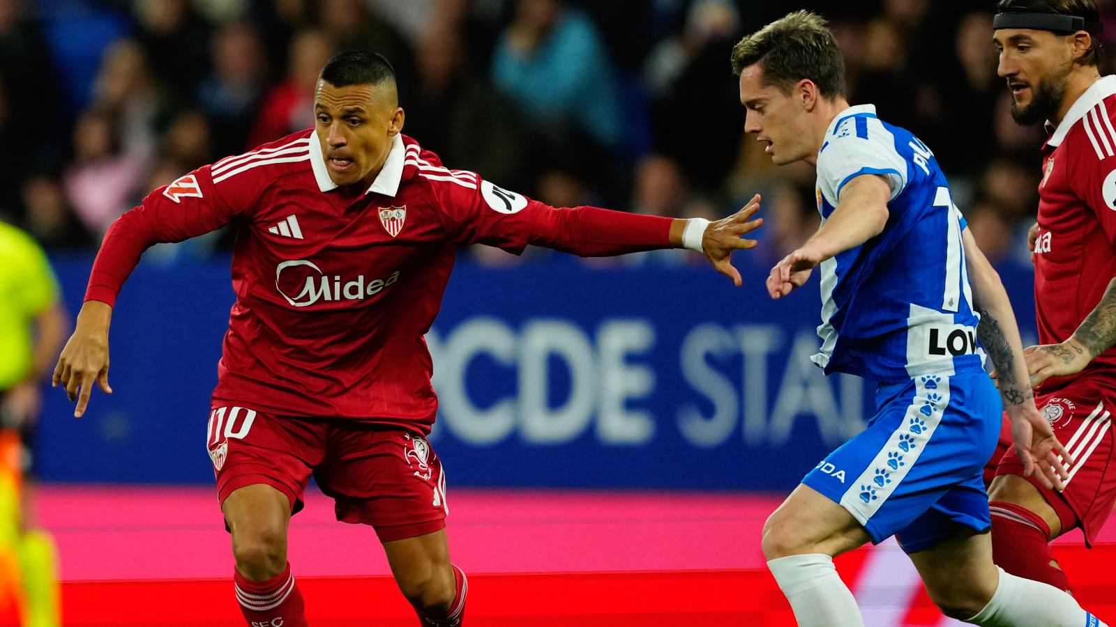 Alexis Sánchez jugando por el Sevilla