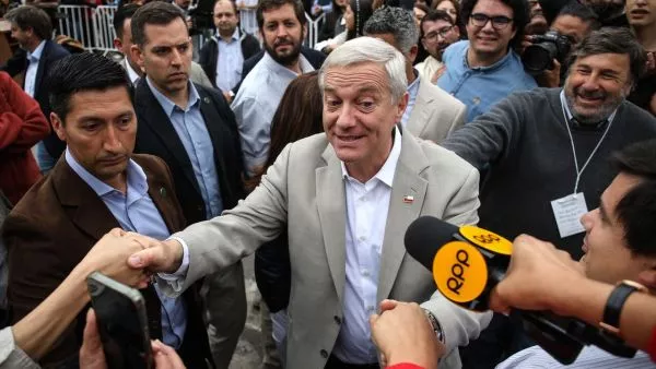 Kast ganó en TODAS las regiones