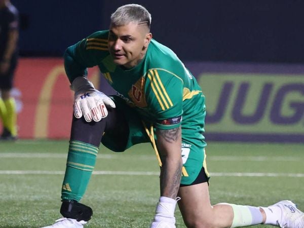 Cristóbal Campos jugando un partido a beneficio