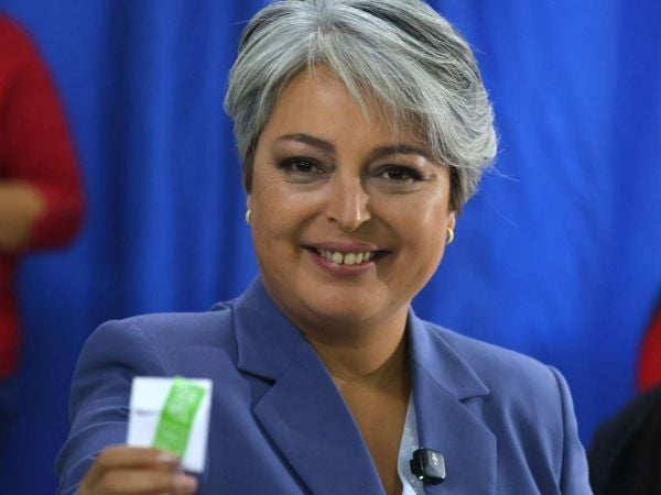 Jeannette Jara tras votar en elecciones