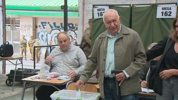 La votación del expresidente Ricardo Lagos en Santiago