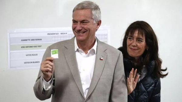 José Antonio Kast vota en segunda vuelta