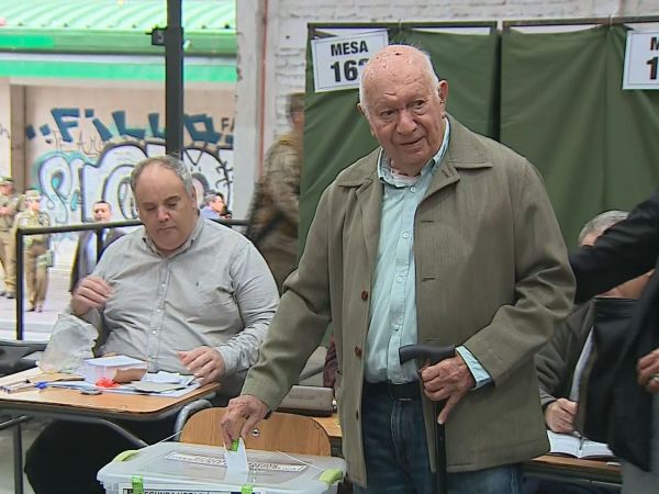 La votación del expresidente Ricardo Lagos en Santiago