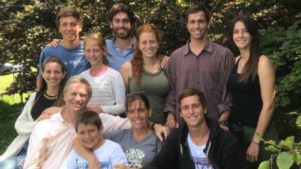 Cuántos hijos tiene Kast y cómo se llaman