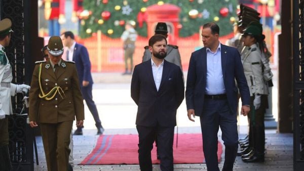 El ingreso de Boric a La Moneda un día después del triunfo de Kast