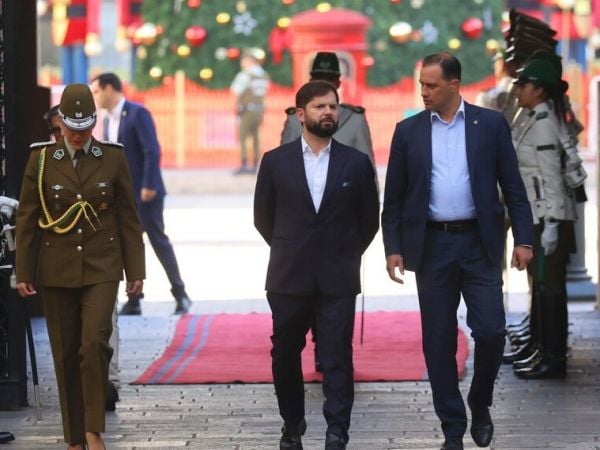 El ingreso de Boric a La Moneda un día después del triunfo de Kast