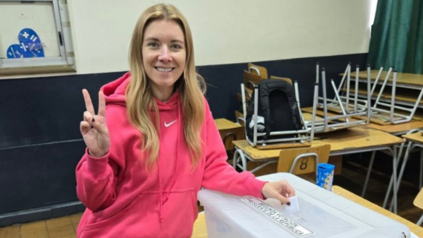 Carla Jara vocal de mesa