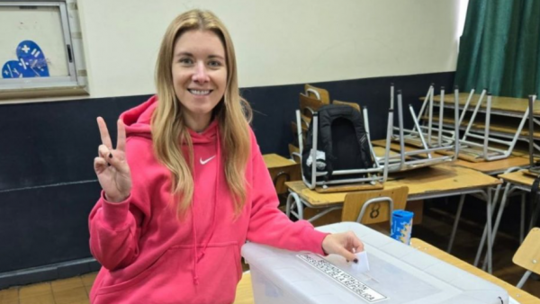 Carla Jara vocal de mesa