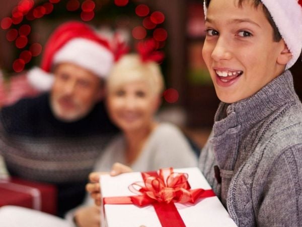 Estudio revela cuántos regalos reciben niños en Navidad