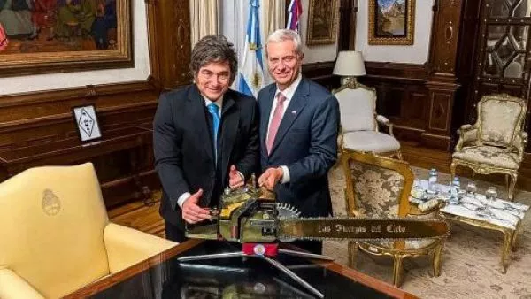 Milei y Kast motosierra