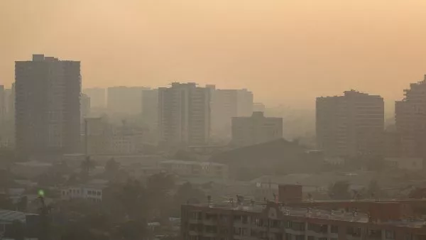 Humo en Santiago tras incendio en San Pedro