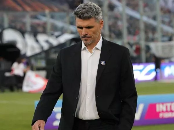 Fernando Ortiz dirigiendo un partido de Colo Colo