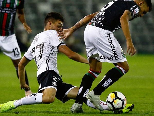 Branco Provoste jugando por Colo Colo ante Palestino