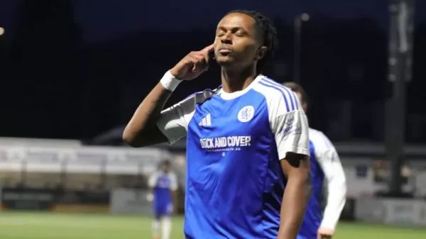 Ethan McLeod, delantero de Macclesfield FC