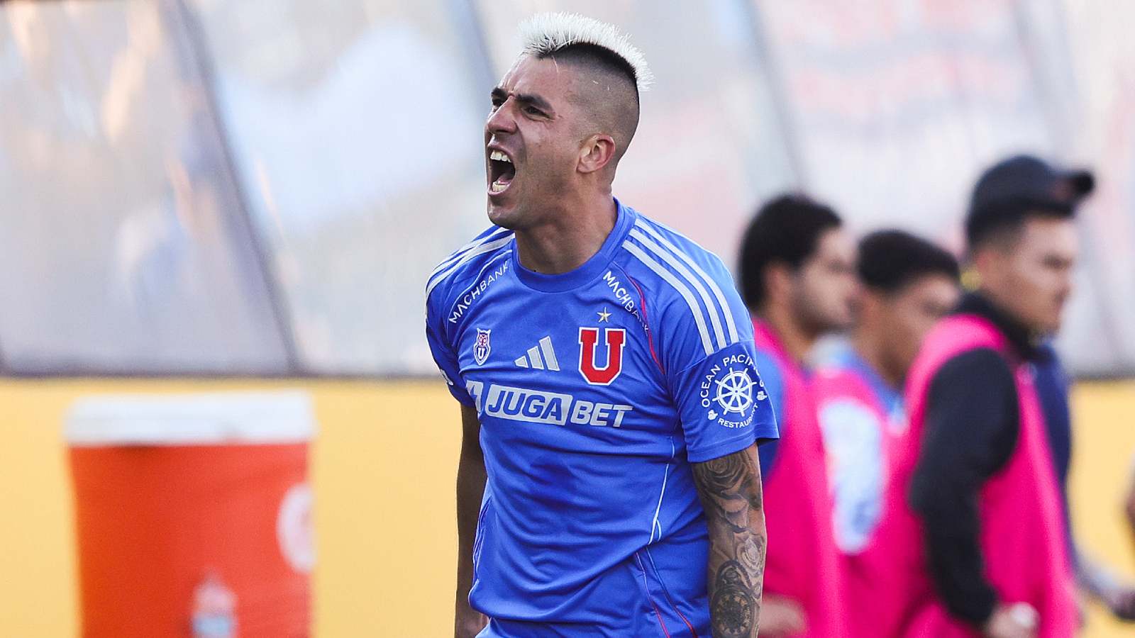 Leandro Fernández celebrando un gol por Universidad de Chile