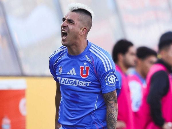 Leandro Fernández celebrando un gol por Universidad de Chile