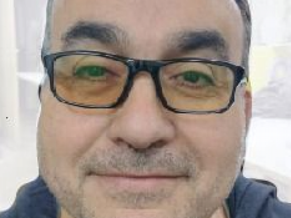 Carlos Alfaro, padre apuñalado en Cesfam