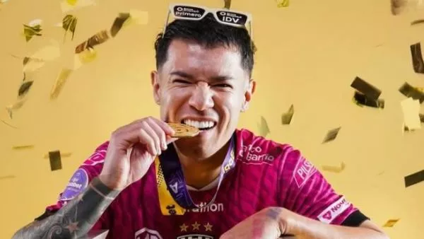 Colo Colo confirma fichaje de Matías Fernández