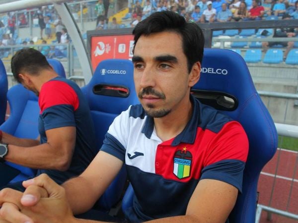 Francisco 'Paqui' Meneghini dirigiendo un partido de O'Higgins