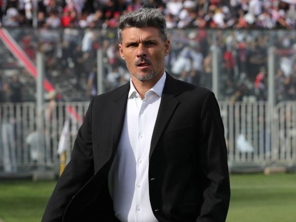 Fernando Ortiz dirigiendo un partido de Colo Colo