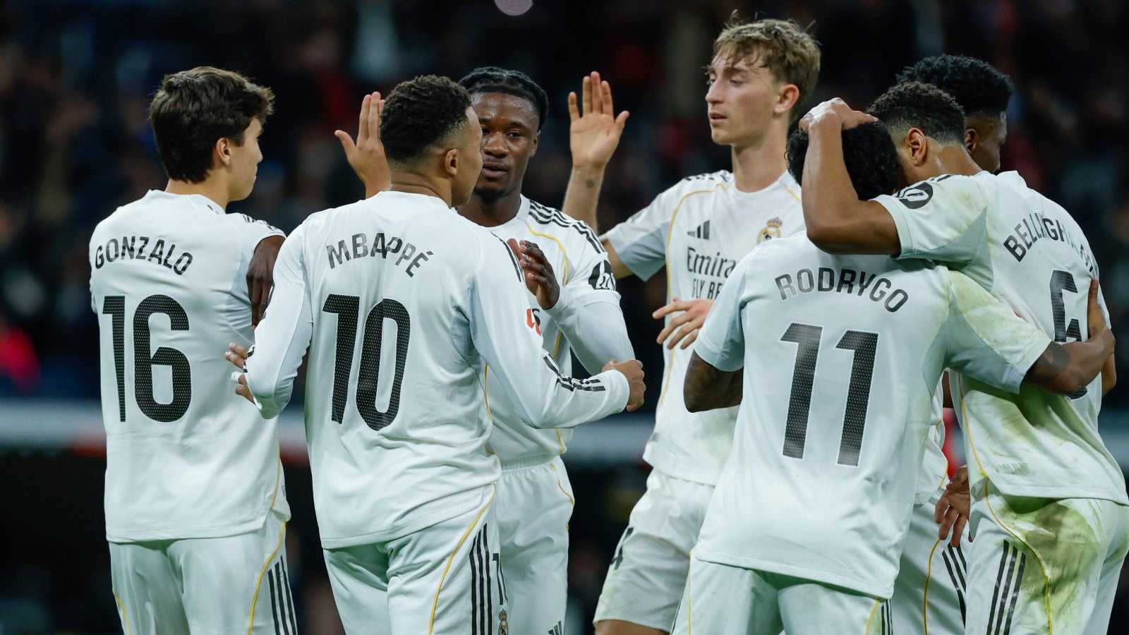 Plantel del Real Madrid celebrando un gol