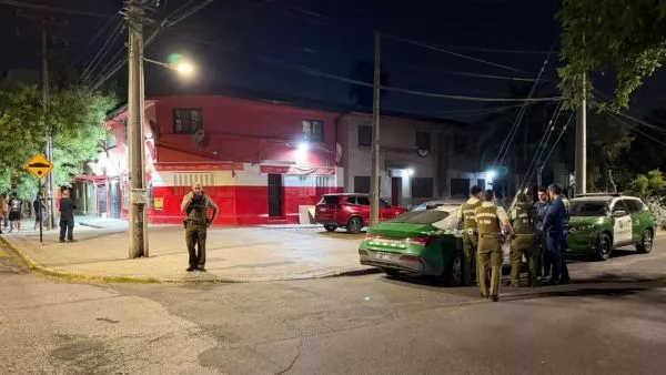 Carabineros en el sitio del robo armado en Barrio Yungay.