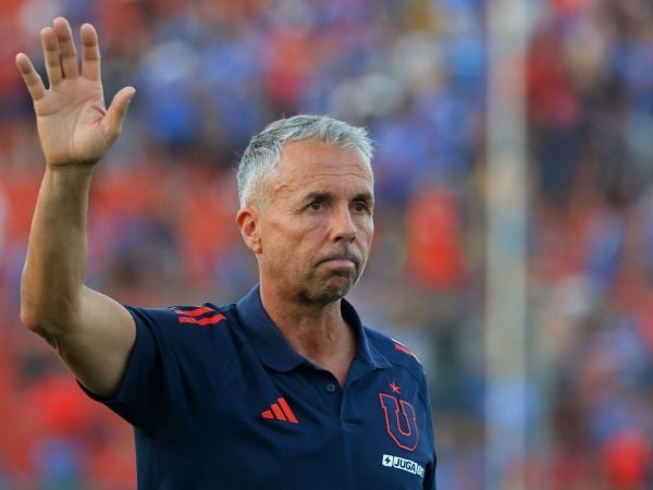 Universidad de Chile oficializó partida de Gustavo Álvarez
