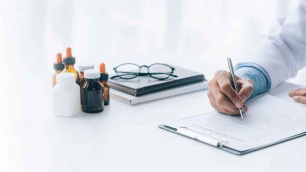 Prisión preventiva para 6 médicos extranjeros emisores de licencias falsas