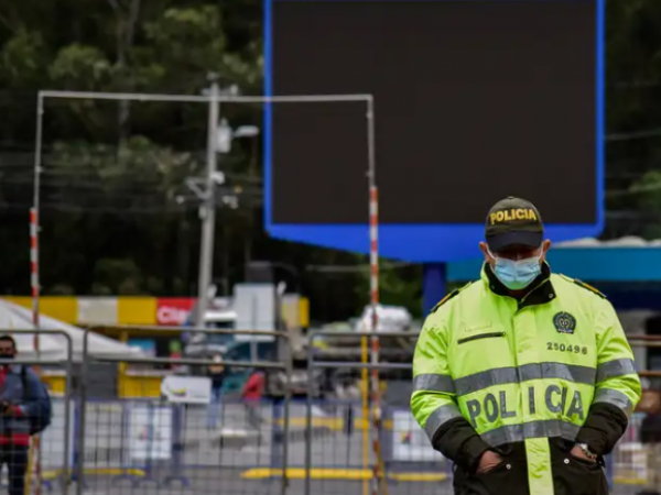 Ecuador restringe pasos de frontera con Colombia y Perú
