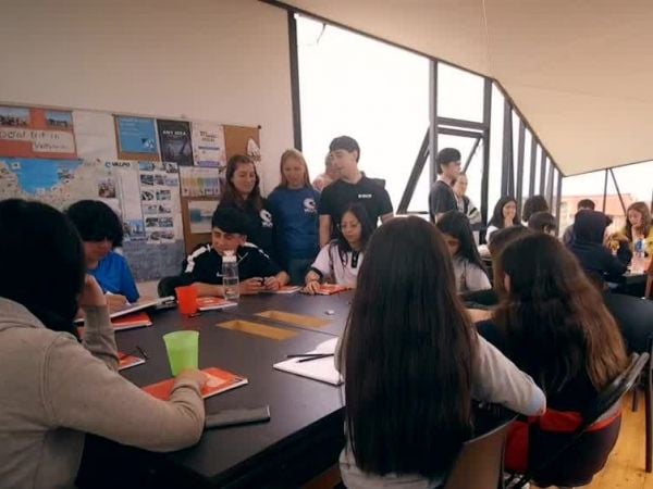 24 Horas Reportajes | Surf e inglés: una ola de oportunidades